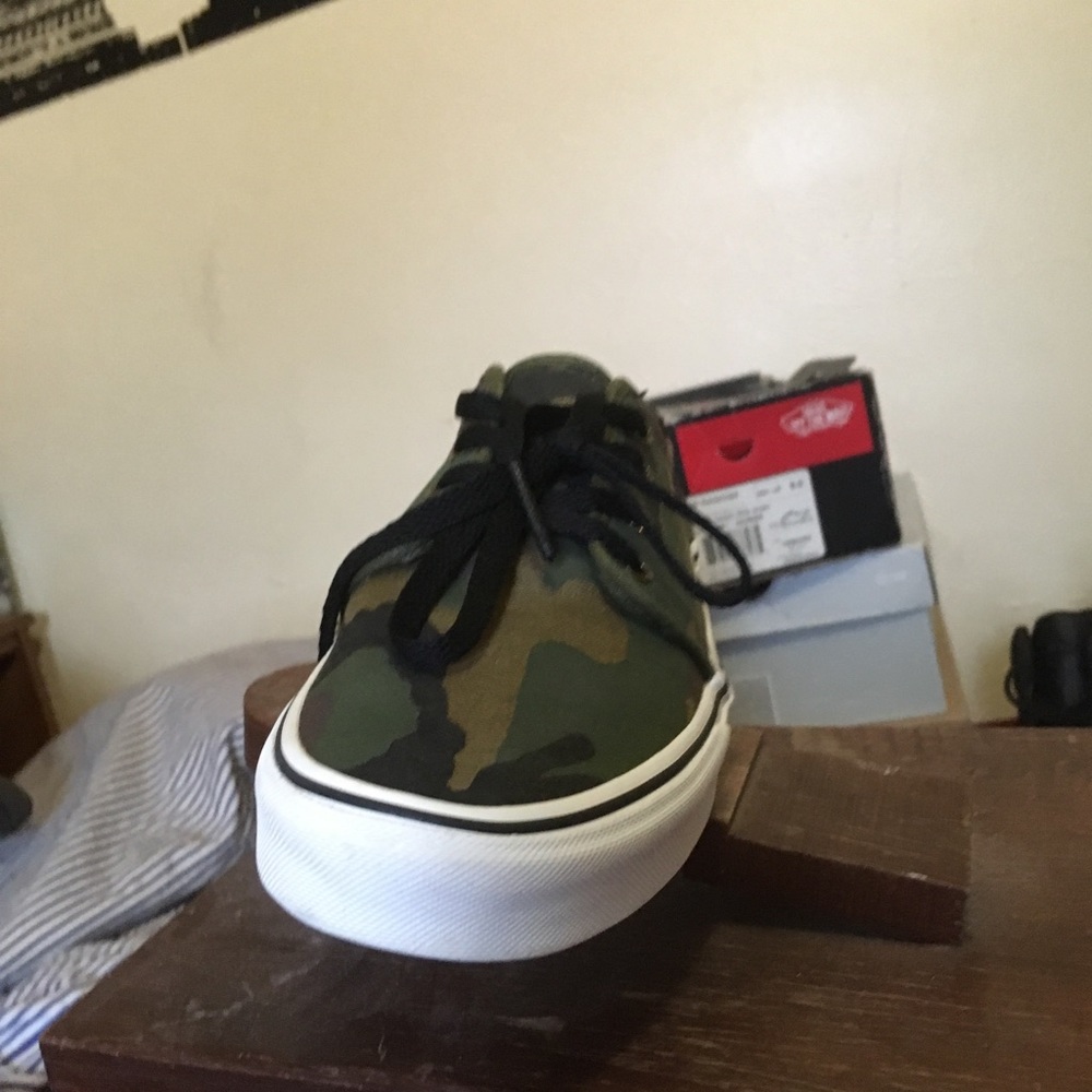 Vans - Picture 3 of 7